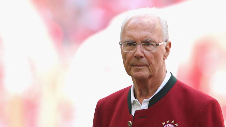 Franz Beckenbauer widersetzt sich dem Trend und schafft immer wieder Wunder für den FC Bayern München